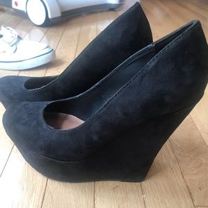 NWT black wedges size 6.5